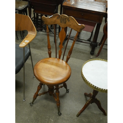 408 - OAK CHAIR WITH REVOLVING SEAT