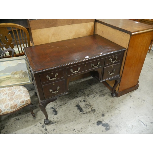 451 - LEATHER TOP VICTORIAN KNEEHOLE DESK