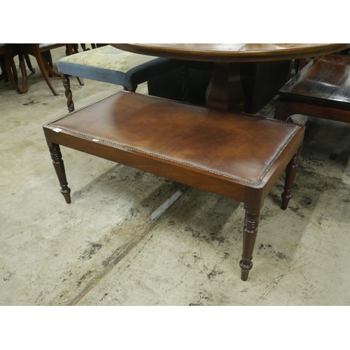 454 - GEORGIAN LEATHER TOP CENTRE STOOL