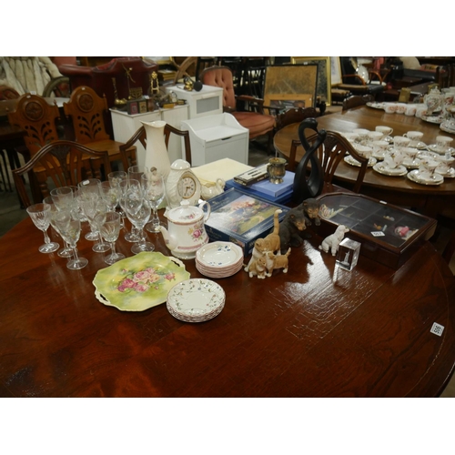 507 - TABLE LOT