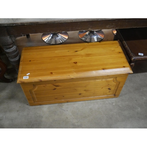 529 - PINE BLANKET BOX