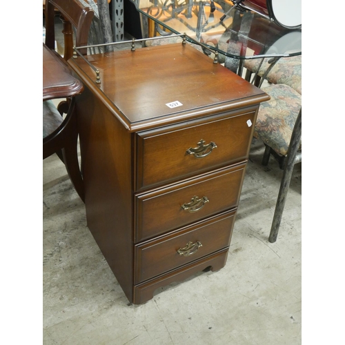 537 - MAHOGANY 3 DRAWER CHEST