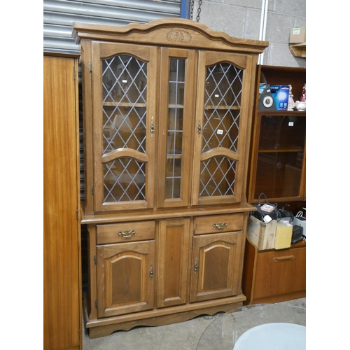 546 - DISPLAY CABINET