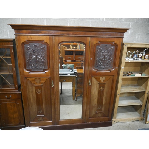 550 - EDWARDIAN ART NOUVEAU 3 DOOR MAHOGANY ROBE