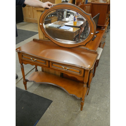 570 - MAHOGANY SIDE TABLE & MIRROR