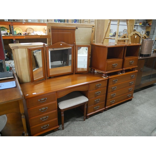 573 - CHERRY WOOD DRESSING TABLE, CHEST OF DRAWERS & MATCHING LOCKERS