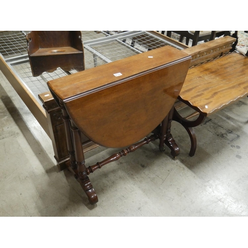 439 - VICTORIAN SUTHERLAND TABLE