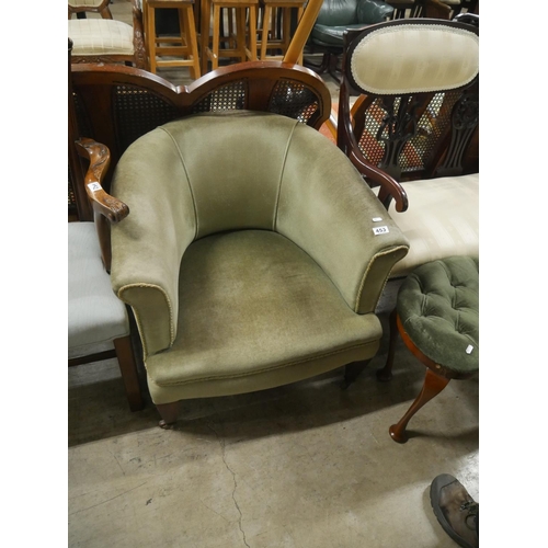 453 - ANTIQUE TUB CHAIR