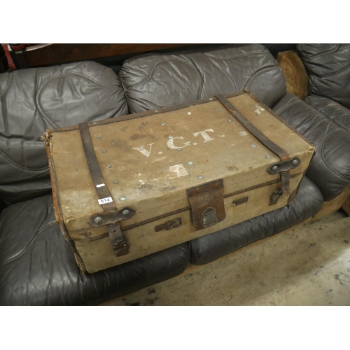 512 - OLD TRAVEL TRUNK