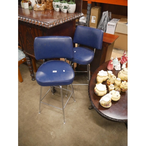 591 - 2 HIGH STOOLS