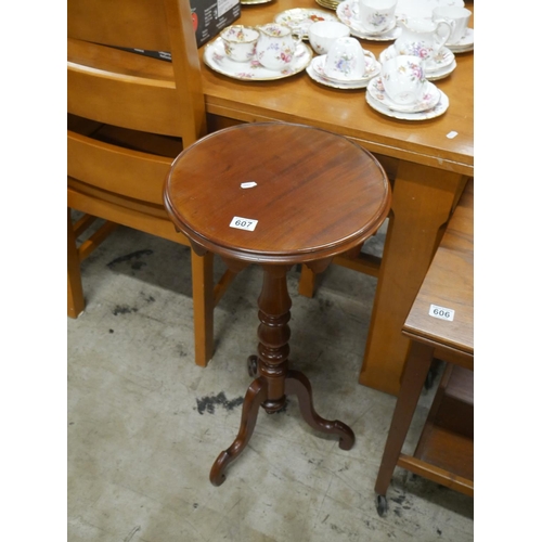 607 - MAHOGANY OCCASIONAL TABLE