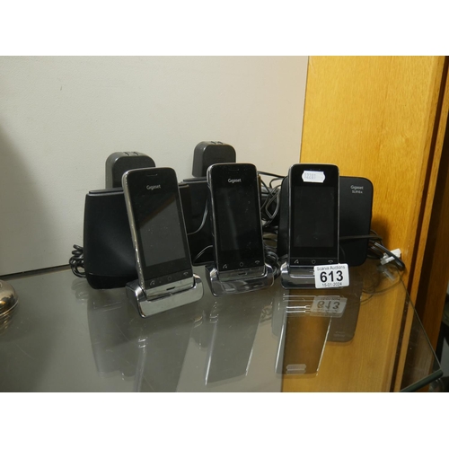 613 - LOT OF MOBILE PHONES