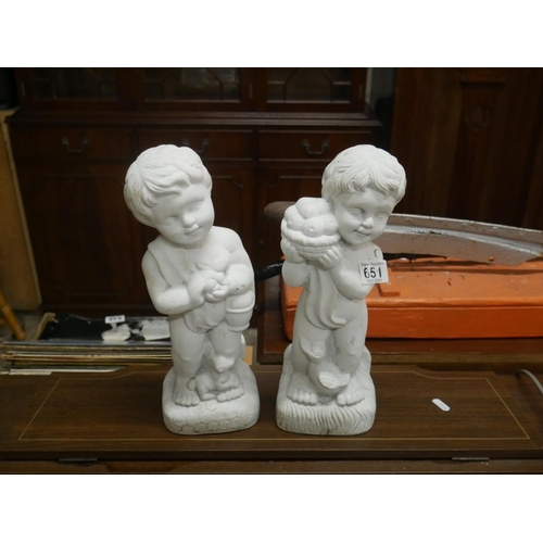 651 - 2 FIGURINES