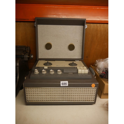 686 - REEL TO REEL RECORDER