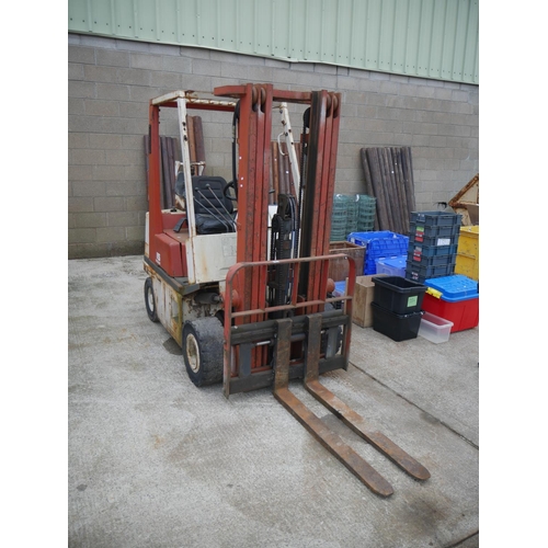 7 - NISSAN 1.1/2 TONNE GAS / PETROL FORKLIFT - WAS WORKING BUT NEEDS FUEL LINES FLUSHED OUT