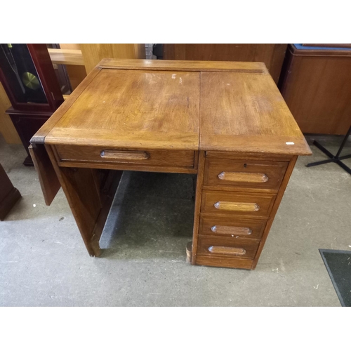 200 - OAK TYPISTS DESK