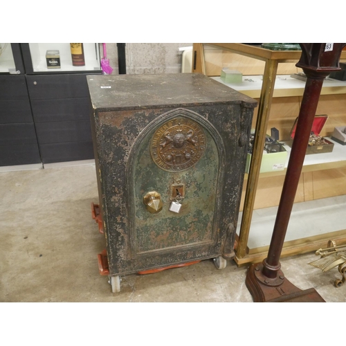 261 - VICTORIAN SAFE WITH KEY