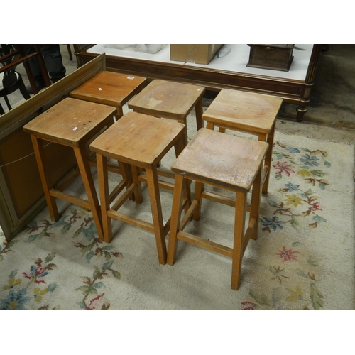 367 - 6 LAB STOOLS