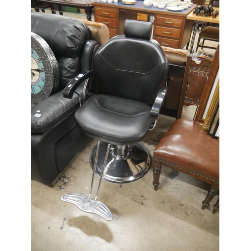 447 - SALON CHAIR