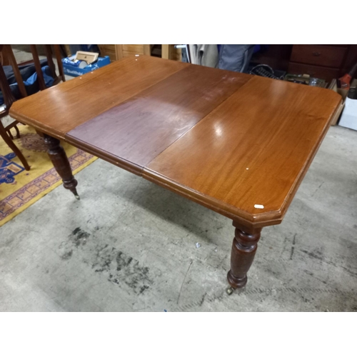 475 - VICTORIAN DINING TABLE