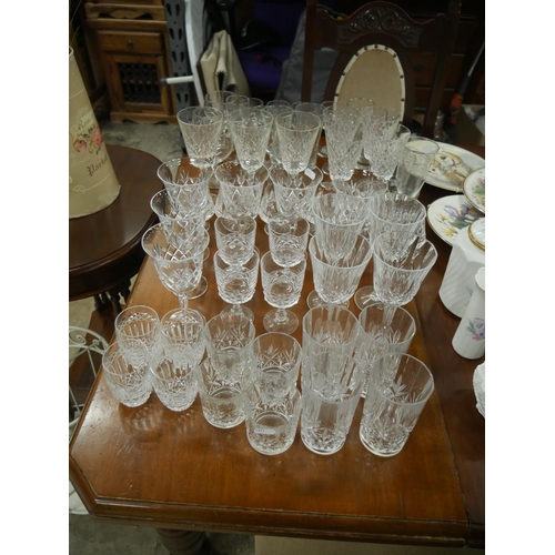 476 - SELECTION OF MIXED GLASSWARE