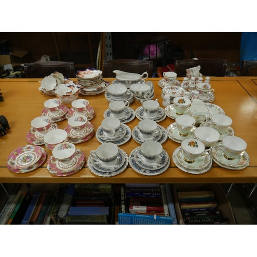 490 - LARGE LOT OF MIXED TEAWARE