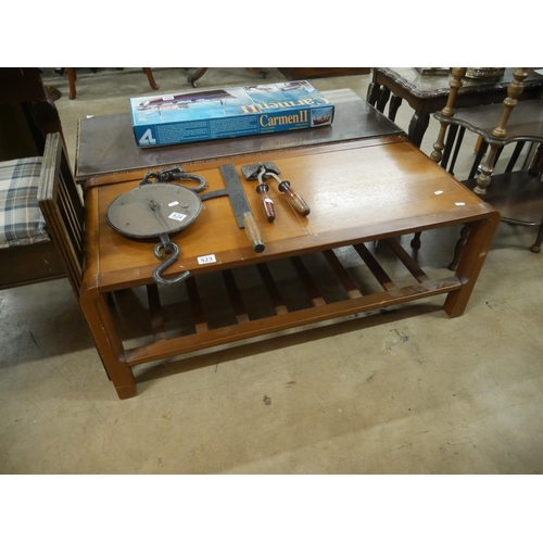 523 - RETRO COFFEE TABLE