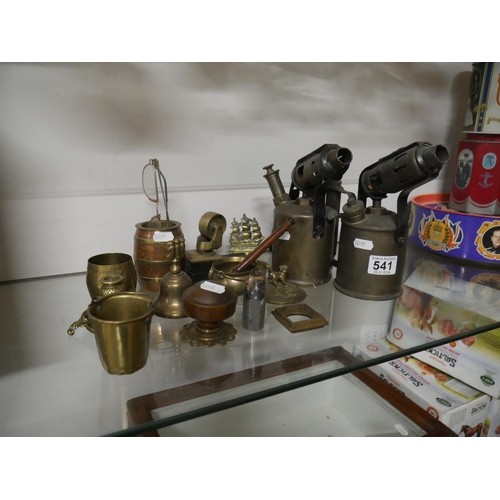 541 - LOT OF BRASSWARE