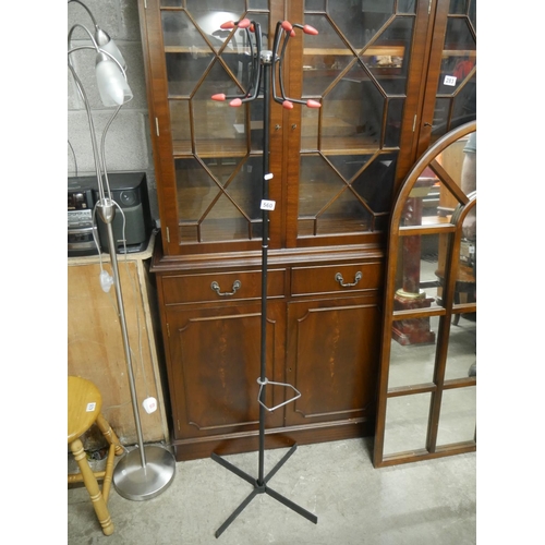 560 - COAT STAND