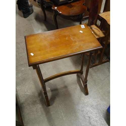 577 - OCCASIONAL TABLE