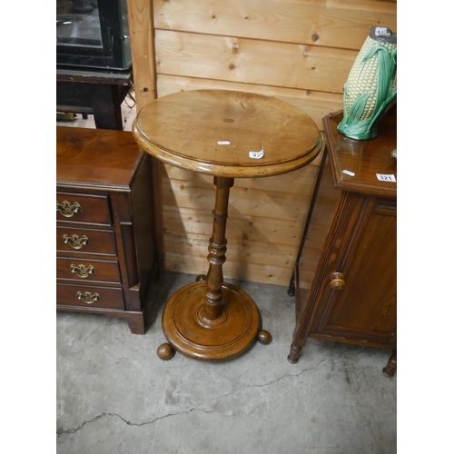 320 - VICTORIAN WALNUT LAMP TABLE