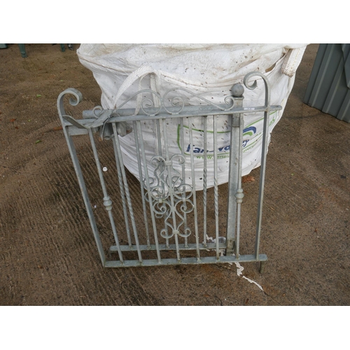 33 - GALVANIZED GATE & RAILING