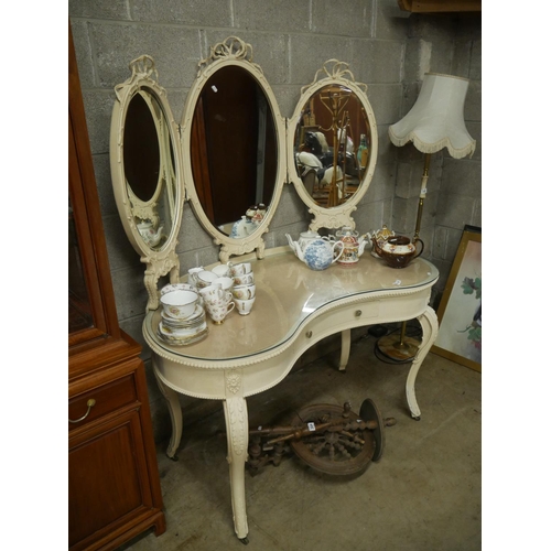 381 - ORNATE DRESSING TABLE