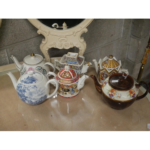 383 - VICTORIAN TEA POTS ETC