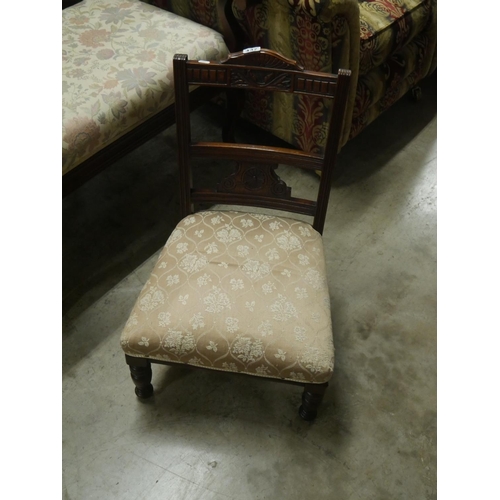 437 - NURSING CHAIR