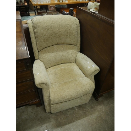 551 - RECLINING CHAIR