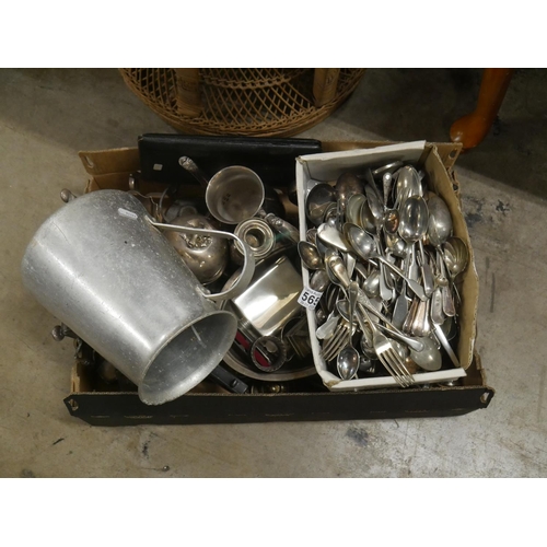 565 - LOT OF SILVER PLATE