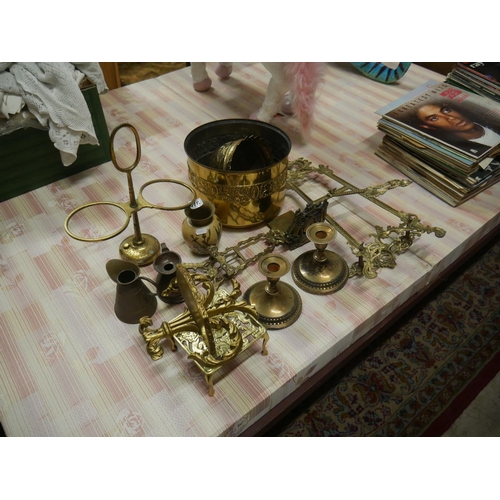 578 - LOT OF BRASSWARE