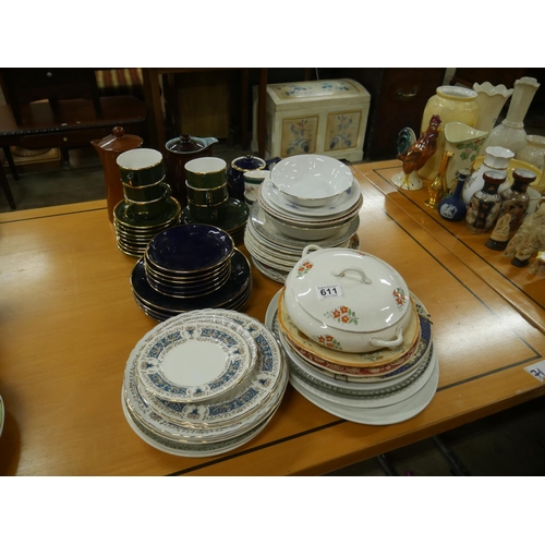 611 - LOT OF MIXED CERAMICS