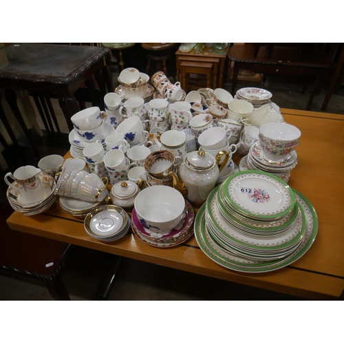 612 - LOT OF MIXED CERAMICS