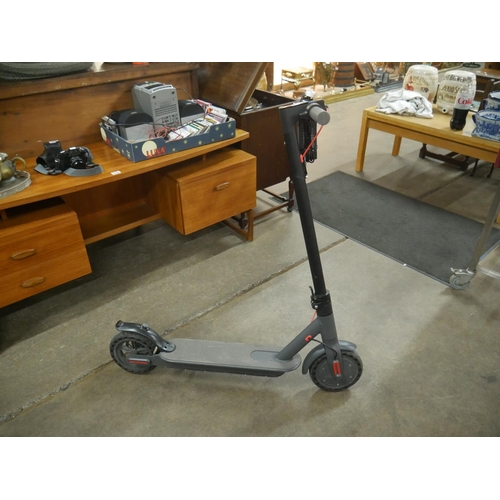 628 - ELECTRIC SCOOTER - WORKING WITH CHARGER