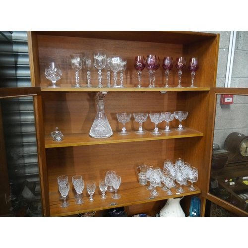 652 - LOT OF GLASSWARE