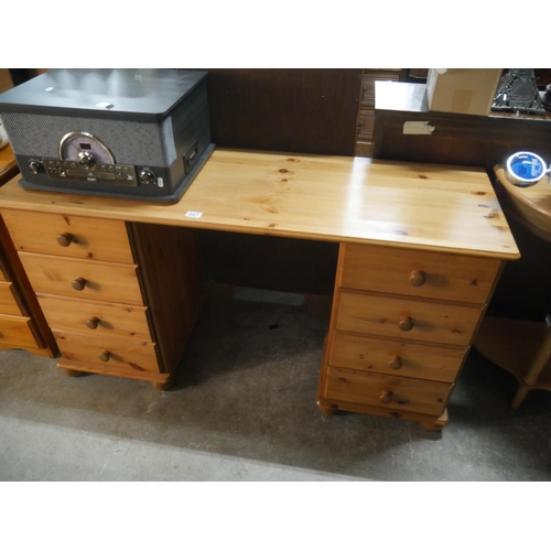 667 - PINE DRESSING TABLE