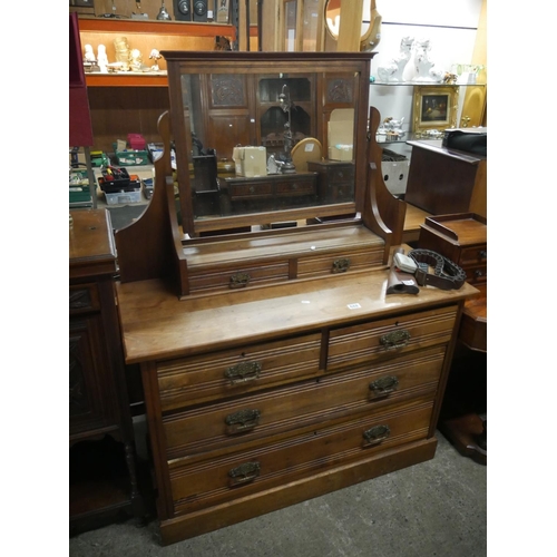 688 - OAK DRESSING TABLE