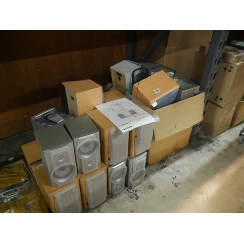 728 - LOT OF STEREOS