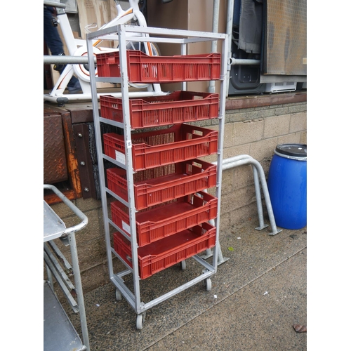 90 - STORAGE TROLLEY & TRAYS