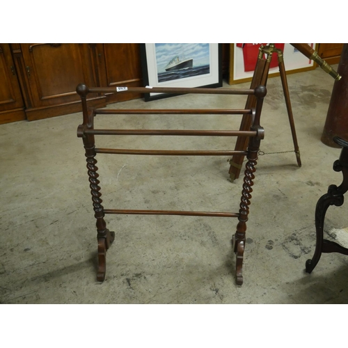 520 - VICTORIAN TOWEL RAIL