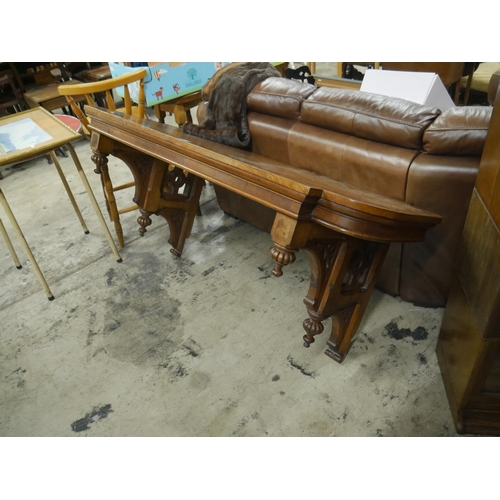 524 - OAK EDWARDIAN FLOATING TABLE