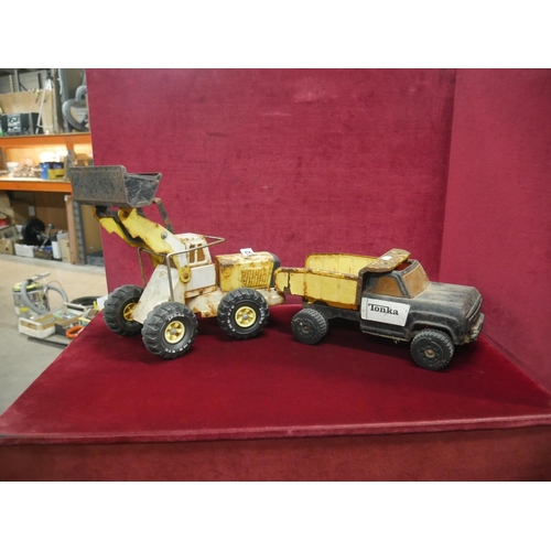 722 - 2 TONKA TRUCKS