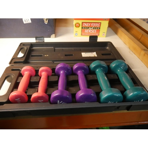 829 - DUMBBELLS